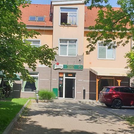 Penzion Arcadia Nové Zámky Exterior foto