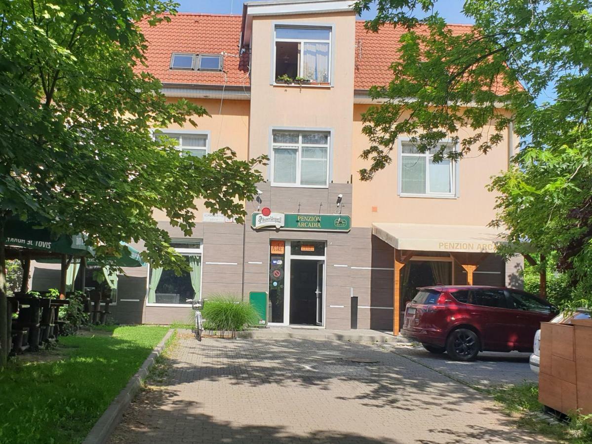 Penzion Arcadia Nové Zámky Exterior foto